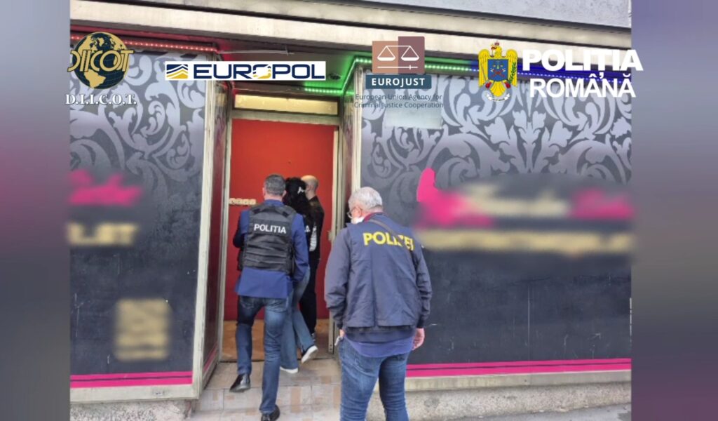 proxeneți Buzău, tinere exploatate sexual prostituție club Viena