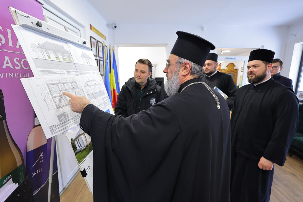 (FOTO) Trei case, construite din donațiile enoriașilor. IPS Ciprian a făcut anunțul 6 case construite donații enoriași Arhiepiescopie, vizită IPS Ciprian Rucăreni construcție case