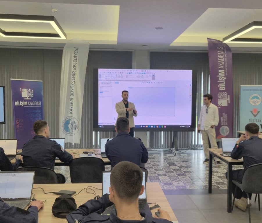 elevi Boboc stagiu pregătire Turcia, Școala Militară de Maiștri Militari și Subofițeri a Forțelor Aeriene „Traian Vuia”.