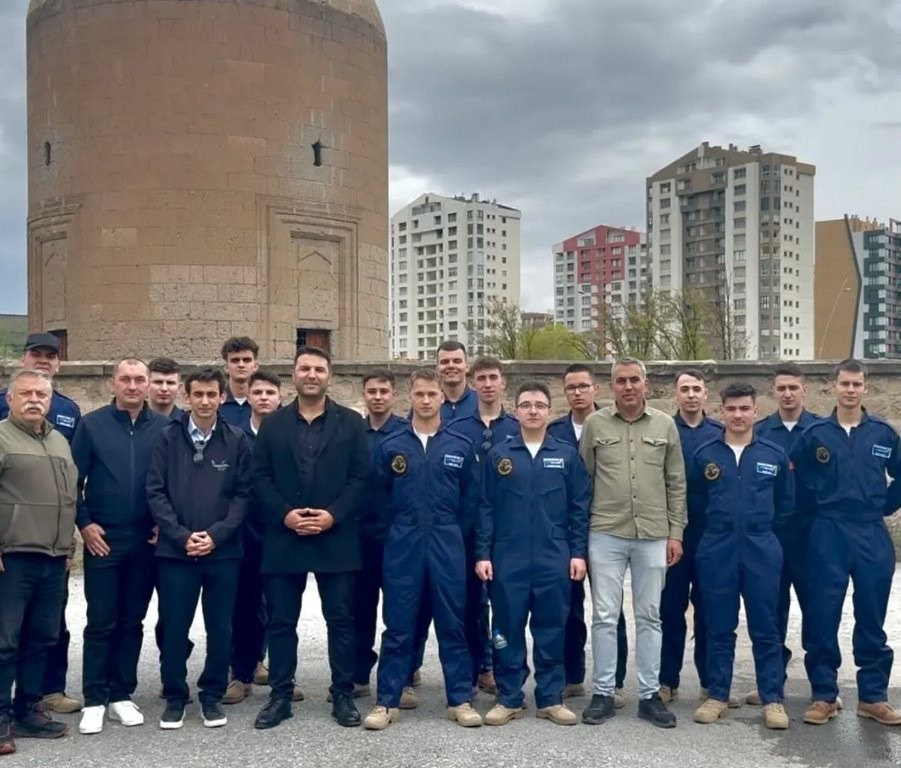elevi Boboc stagiu pregătire Turcia, Școala Militară de Maiștri Militari și Subofițeri a Forțelor Aeriene „Traian Vuia”.