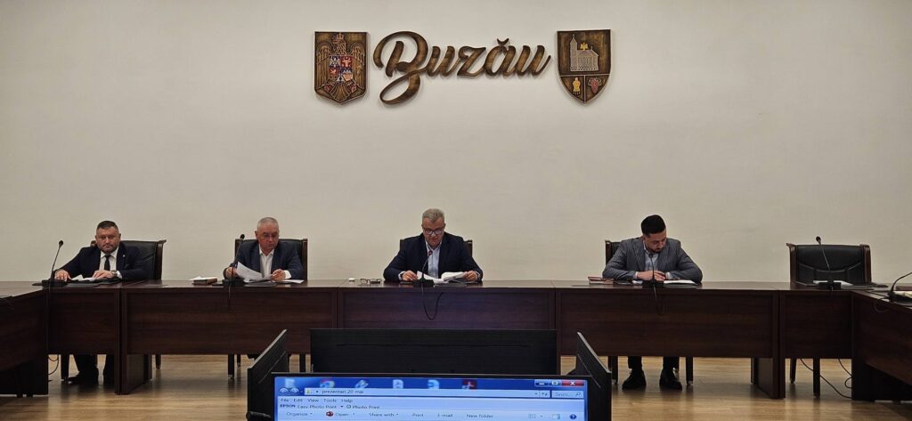 (FOTO) Ședințe la Prefectură. Fond funciar și Comitet Județean pentru Situații de Urgență 3 prefect Lonard Dimian, ședință Comitet Județean pentru Situații de Urgență Buzău, ședință fond funciar Prefectura Buzău
