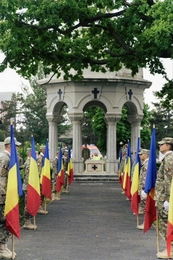 Ceremonia de Ziua Eroilor, încheiată cu defilarea militarilor buzoieni 4 ceremonie Ziua Eroilor Buzău 2026 Domul Central, defilare Calea Eroilor