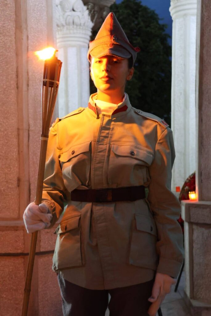candele aprinse morminte eroi Buzău, candele Cimitirul Eroilor Buzău