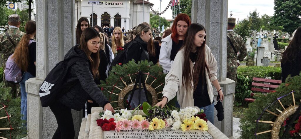 Ceremonia de Ziua Eroilor, încheiată cu defilarea militarilor buzoieni 3 ceremonie Ziua Eroilor Buzău 2026 Domul Central, defilare Calea Eroilor