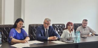 Problemele elevilor romi, dezbătute la Prefectură