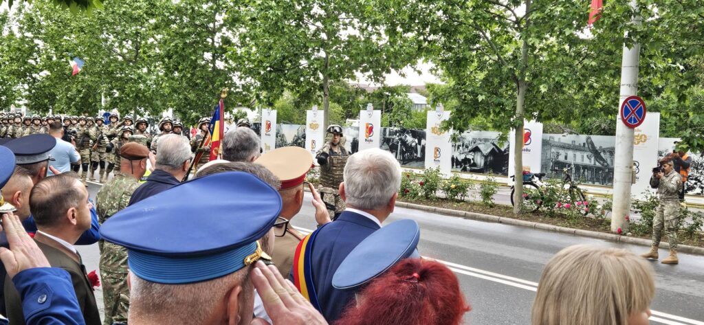 Ceremonia de Ziua Eroilor, încheiată cu defilarea militarilor buzoieni 8 ceremonie Ziua Eroilor Buzău 2026 Domul Central, defilare Calea Eroilor