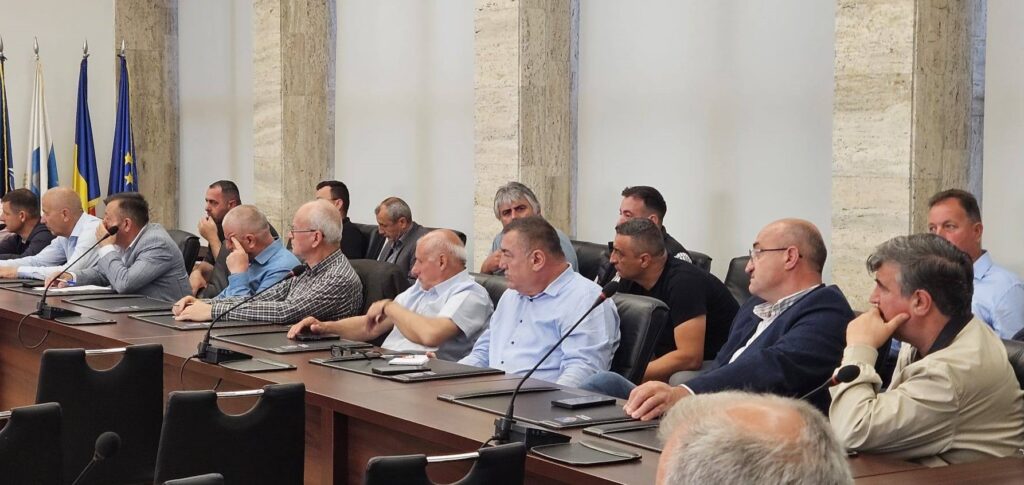Prefectul Dimian, ședință cu primarii. Analiza proiectelor prin PNRR 2 prefect de Buzău Leonard Dimian, prefect ședință primari proiecte PNRR, ședință prefect Buzău proiecte PNRR