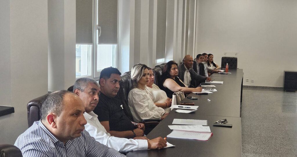 prefect Buzău Leonard Dimian, probleme elevi romi Prefectura Buzău, ședință Prefectura Buzău