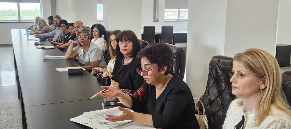 prefect Buzău Leonard Dimian, probleme elevi romi Prefectura Buzău, ședință Prefectura Buzău