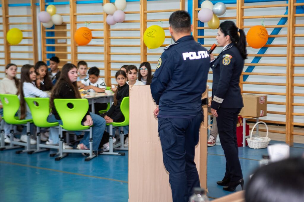 (FOTO) Activități preventive, de Ziua Internațională a Familiei 2 Ziua Internațională a Familiei acțiuni preventive Poliție Buzău