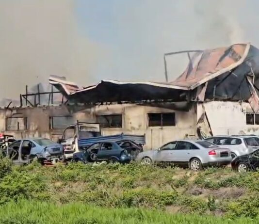 (VIDEO) Vezi AICI urmările incendiului puternic din Vernești