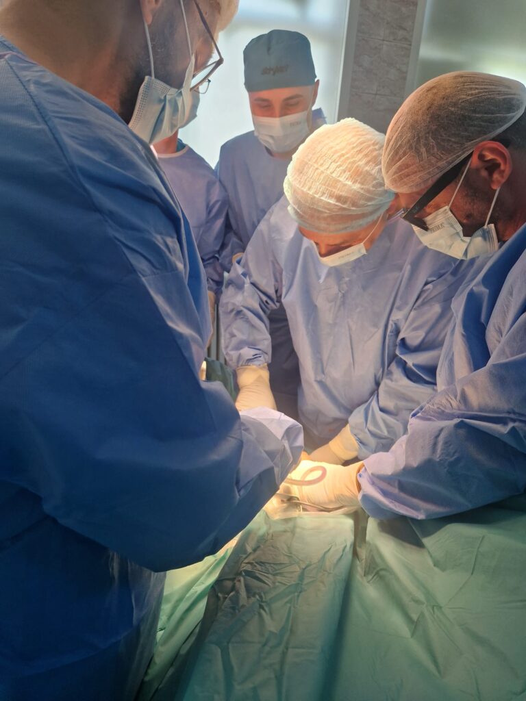 premieră medicală Buzău proteze totale de genunchi