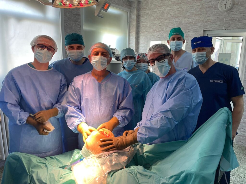 premieră medicală Buzău proteze totale de genunchi