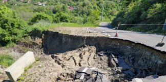 (FOTO) Drumuri afectate de ploi. Scorțoasa, comuna cea mai afectată