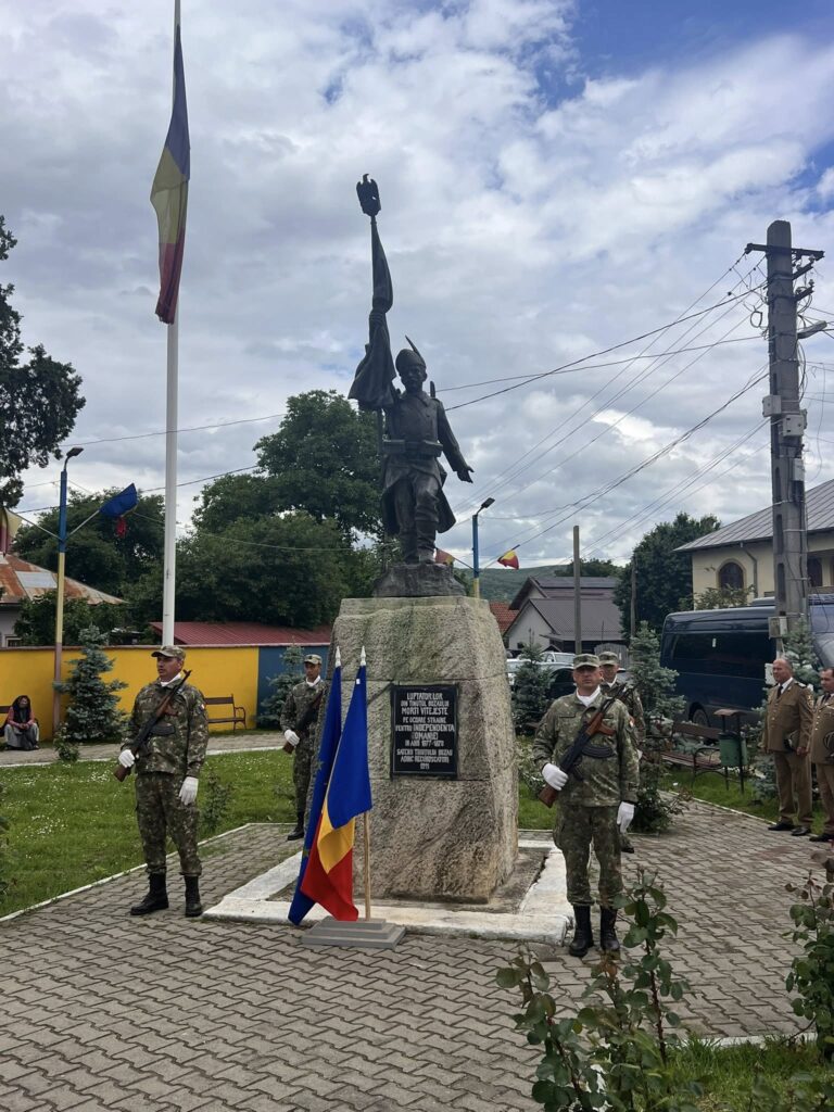 (FOTO) CISLĂU. Manifestări de Ziua Eroilor, în centrul comunei 1 manifestări Ziua Eroilor Cislău, mesaj Primăria Cislău Ziua Eroilor