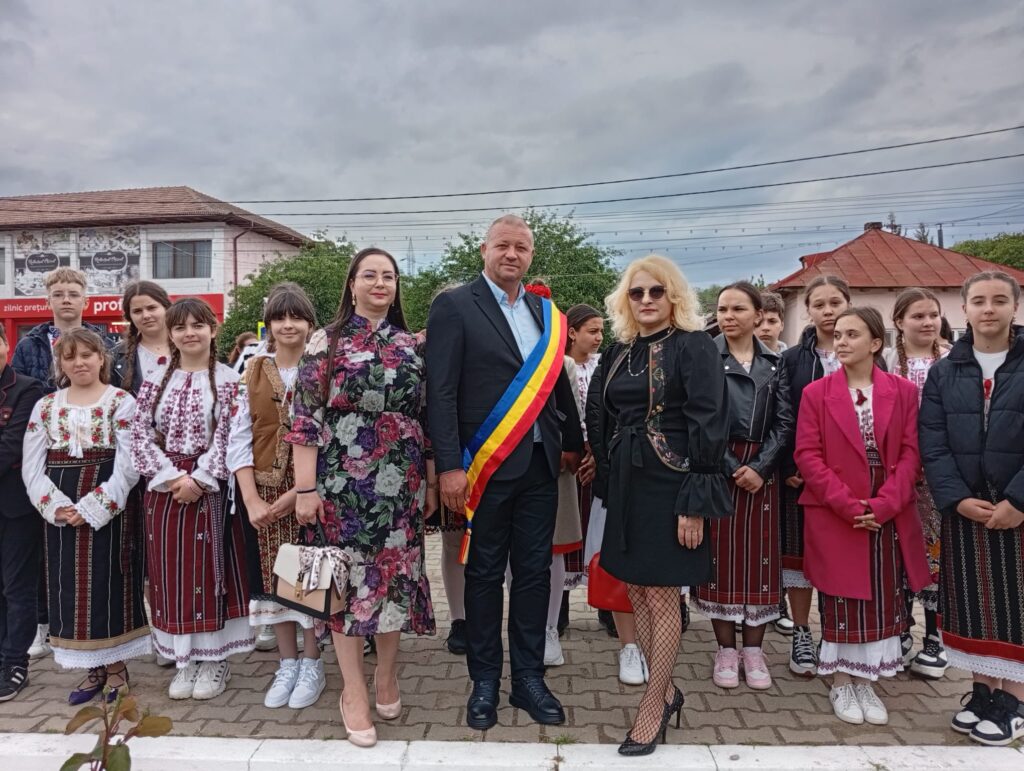 (FOTO) CISLĂU. Manifestări de Ziua Eroilor, în centrul comunei 2 manifestări Ziua Eroilor Cislău, mesaj Primăria Cislău Ziua Eroilor
