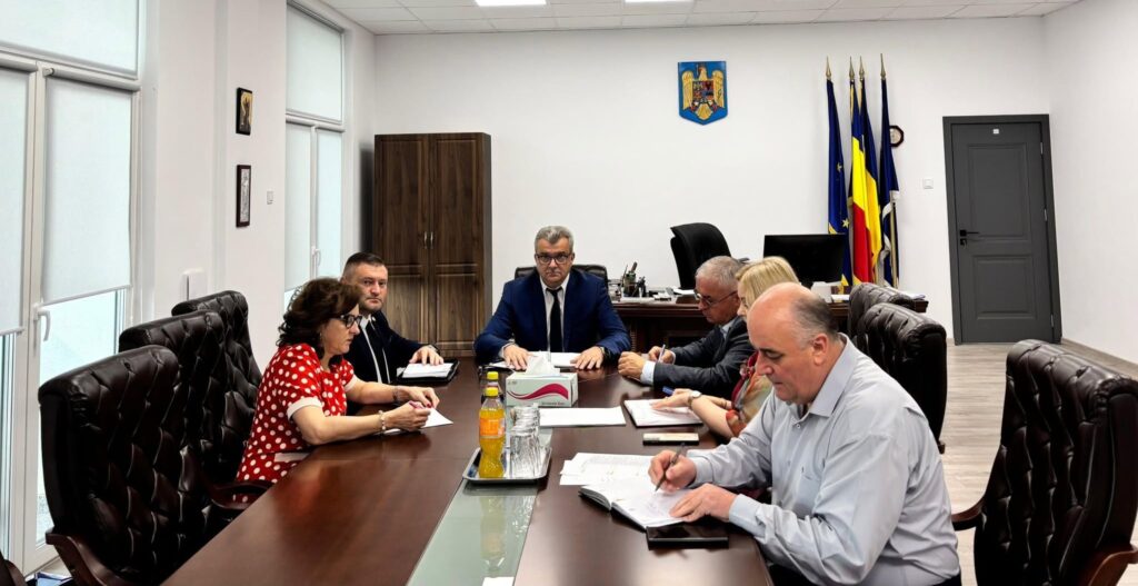CASA ALBĂ. Ședință de bilanț, după ploile torențiale. Ce a cerut prefectul Leonard Dimian 1 ședință Casa Albă prefect Leonard Dimian, ședință Prefectură bilanț ploi torențiale