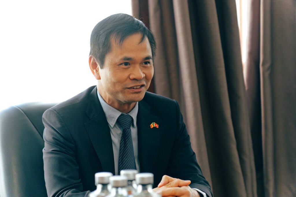 (FOTO) Ambasadorul Vietnamului, întâlnire cu Marcel Ciolacu. Oportunități de colaborare 2 parteneriat Vietnam-Buzău, vizită Buzău ambasador Vietnam Marcel Ciolacu