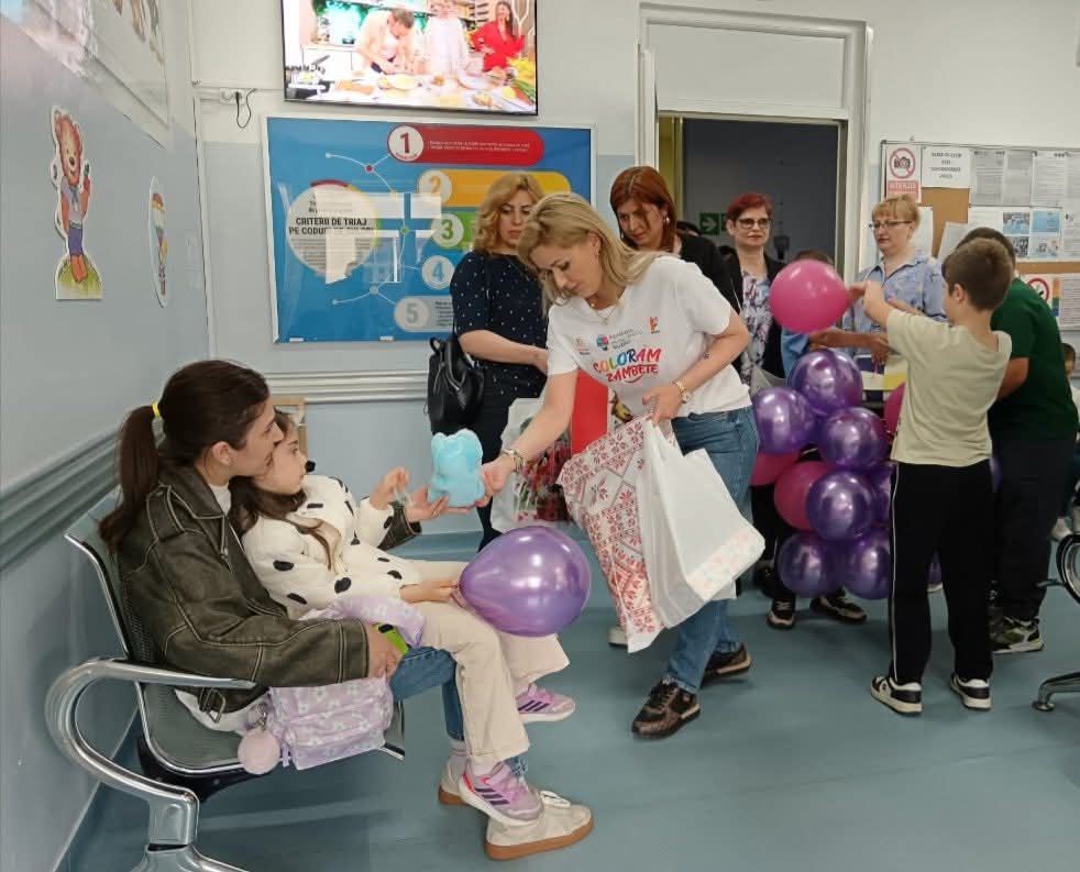 (FOTO) Cadouri pentru copiii internați la Spitalul Județean 2 cadouri copii spital Buzău