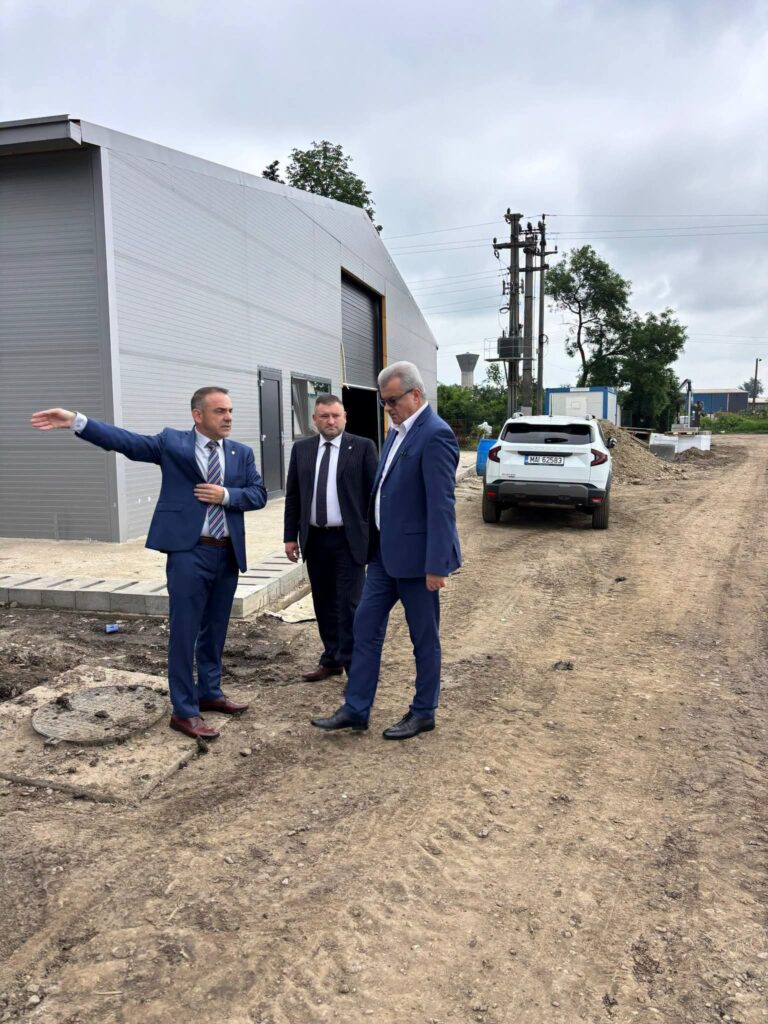 (FOTO) Prefectul Dimian, vizită la Pepiniera Silvică Simileasca. Proiect de aproape 2 milioane de euro 1 prefect Buzău vizită Pepiniera Silvică Simileasca, prefect Leonard Dimian
