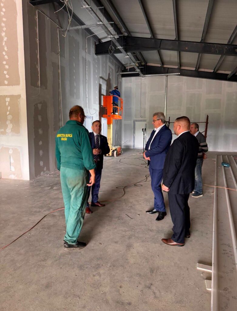 (FOTO) Prefectul Dimian, vizită la Pepiniera Silvică Simileasca. Proiect de aproape 2 milioane de euro 2 prefect Buzău vizită Pepiniera Silvică Simileasca, prefect Leonard Dimian