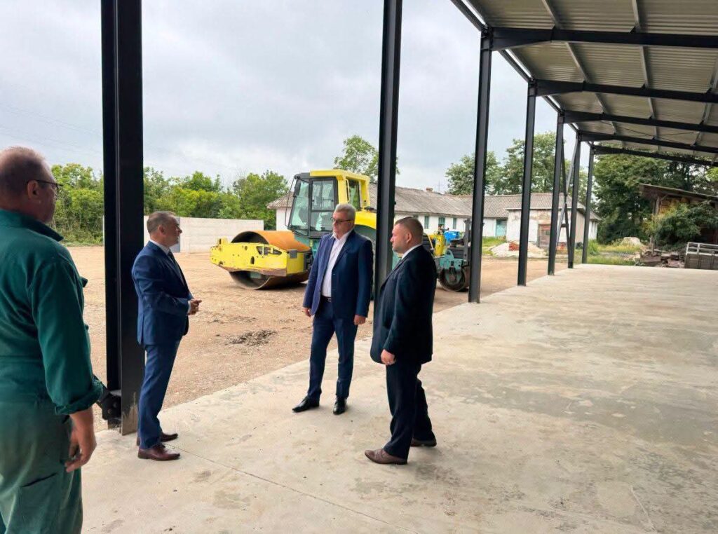 (FOTO) Prefectul Dimian, vizită la Pepiniera Silvică Simileasca. Proiect de aproape 2 milioane de euro 4 prefect Buzău vizită Pepiniera Silvică Simileasca, prefect Leonard Dimian