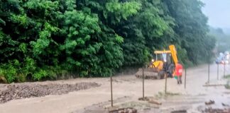 (UPDATE/FOTO) Trafic blocat pe DN10. Șosele și gospodării inundate, după ploile torențiale