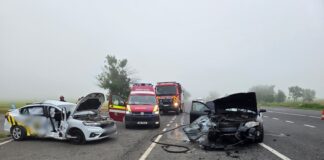 (FOTO) Trei tinere, rănite într-un accident pe E85