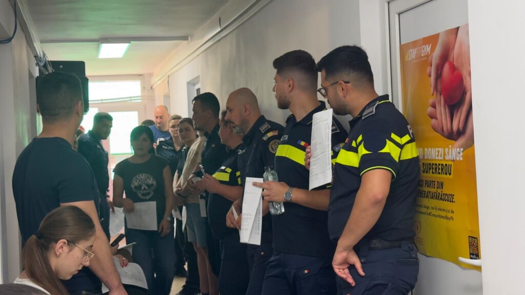 (VIDEO) Zeci de polițiști buzoieni, donatori de sânge. Campanie inițiată de Crucea Roșie Buzău 2 polițiști buzoieni donatori de sânge, Ziua Mondială a Donatorului de Sânge