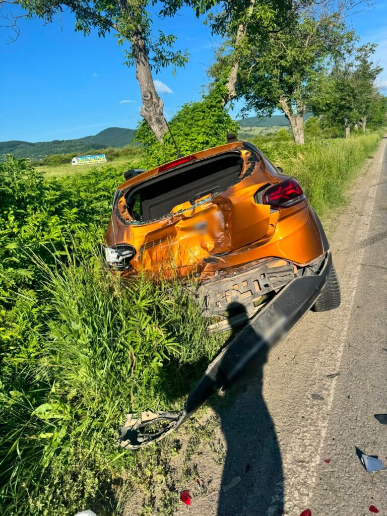 (FOTO) Femeie rănită într-un accident pe DN 10 1 accident DN 10 Cislău femeie rănită