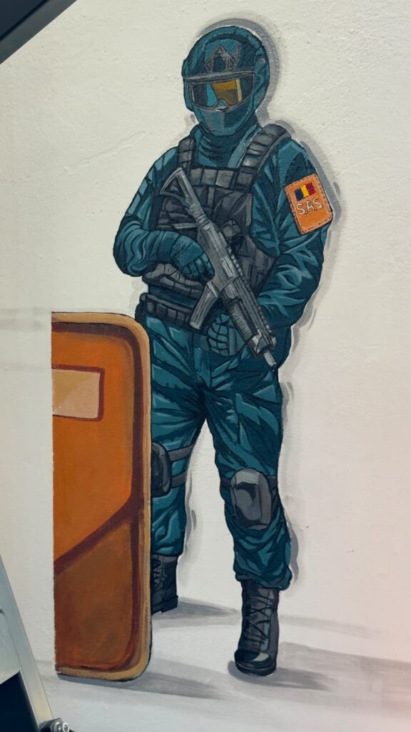 (VIDEO) Ce transformare! Sala de sport a polițiștilor buzoieni, animată de picturile elevilor de la Arte 6 sală de sport IPJ Buzău picturi elevi Liceul de Arte