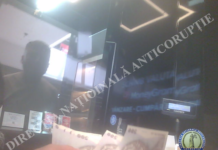 (FOTO) FLAGRANT. Comisar șef din Poliția buzoiană, arestat pentru luare de mită! Cine e și ce acuzații i se aduc