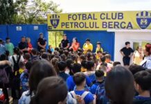 (VIDEO) Fair-play cu jandarmi și copii. Învățați de mici cum să se comporte pe stadion