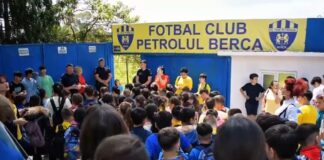 (VIDEO) Fair-play cu jandarmi și copii. Învățați de mici cum să se comporte pe stadion