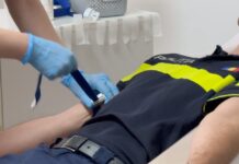(VIDEO) Zeci de polițiști buzoieni, donatori de sânge. Campanie inițiată de Crucea Roșie Buzău