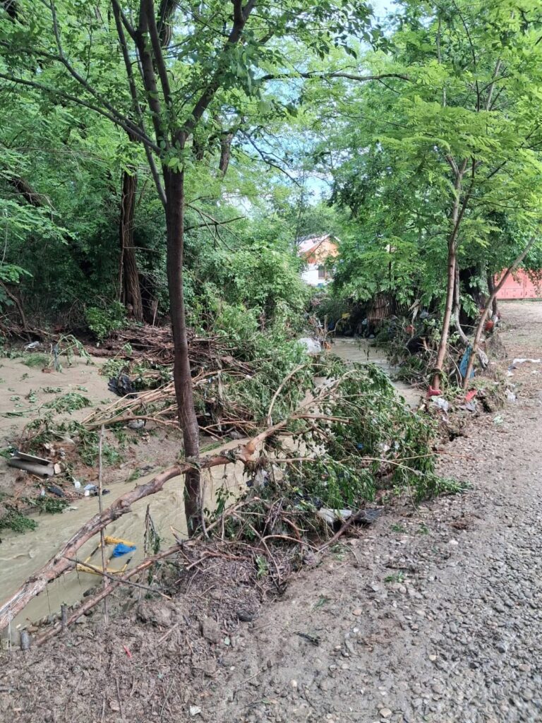 (FOTO) CISLĂU. Apelul primarului, după pagubele produse în comună 6 anunț primar Cislău, apel primar comuna Cislău inundații