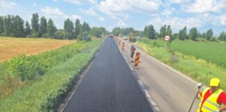 Asfaltări pe DN 1B, la Istrița de Jos