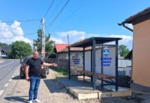 (FOTO) CISLĂU. Stațiile de autobuz, modernizate de Primărie