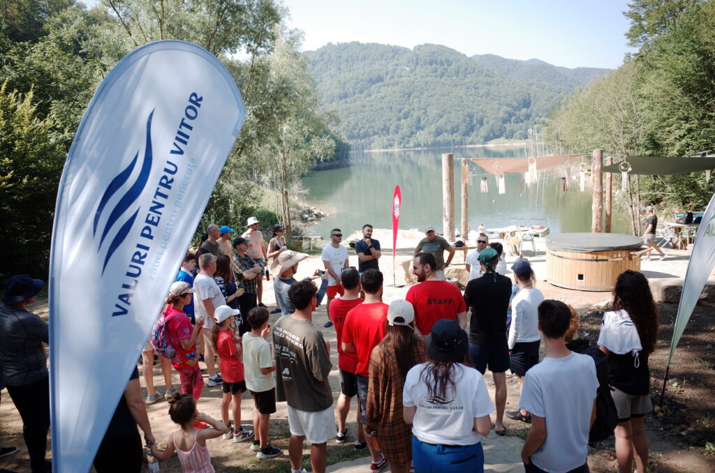 (VIDEO/FOTO) Peste 2 tone de deșeuri, colectate la Lacul Siriu, într-o zi! 1 igienizare Lacul Siriu, tone deșeuri Lacul Siriu
