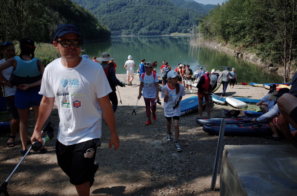 (VIDEO/FOTO) Peste 2 tone de deșeuri, colectate la Lacul Siriu, într-o zi! 3 igienizare Lacul Siriu, tone deșeuri Lacul Siriu