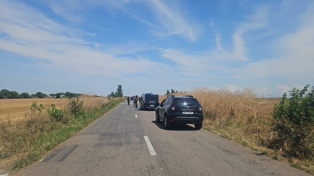(UPDATE/VIDEO/FOTO) Cercetări la fața locului. Dronă căzută pe câmp, între Padina și Pogoanele. A fost doborâtă de un avion F-16 16 Ro Alert Buzău drone