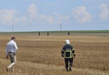 (UPDATE/FOTO) Cercetări la fața locului. Dronă căzută pe câmp, între Padina și Pogoanele. A fost doborâtă de un avion F-16