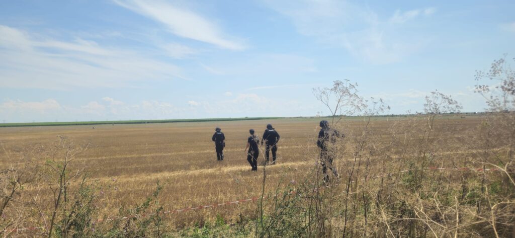 (UPDATE/VIDEO/FOTO) Cercetări la fața locului. Dronă căzută pe câmp, între Padina și Pogoanele. A fost doborâtă de un avion F-16 14 Ro Alert Buzău drone