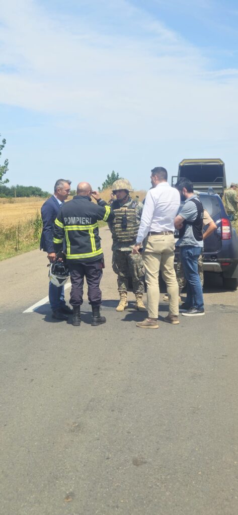 (UPDATE/VIDEO/FOTO) Cercetări la fața locului. Dronă căzută pe câmp, între Padina și Pogoanele. A fost doborâtă de un avion F-16 11 Ro Alert Buzău drone
