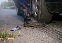 Porcu’ l-a târât pe polițistul Gribincea și a fugit. Instructorul auto, arestat. Procurorii vin cu detalii