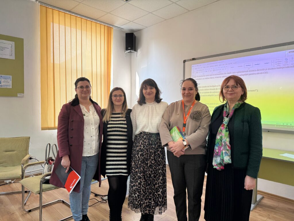 Aproape 100.000 de copii învață în clase simultane. Soluția World Vision România pentru profesorii care predau mai multor clase în aceeași oră 1 învățământ simultan raport național
