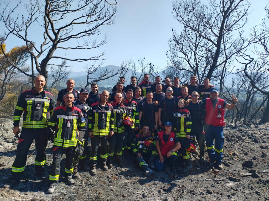 (FOTO) Șase pompieri buzoieni, trimiși în misiune în Grecia 7 ISU Buzău, pompieri buzoieni misiune stingere incendii Grecia