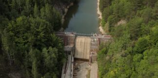 Sute de familii de pe Valea Slănicului vor avea apă cu program. Compania: Râul Slănic aproape a secat