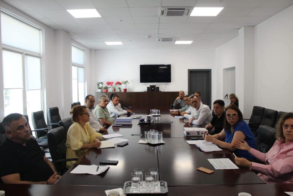 (FOTO) Prefectul Dimian vine cu anunțul zilei: Proiectele PNRR sunt în grafic 2 prefect de Buzău Leonard Dimian, proiecte PNRR Buzău, ședință Prefectură proiecte PNRR Buzău
