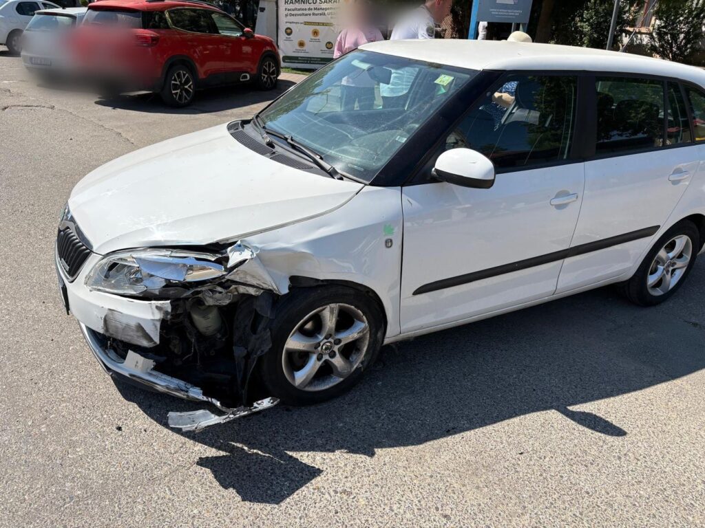 (FOTO) Polițist rănit într-un accident cu 9 mașini, în Râmnicu Sărat 1 polițist rănit accident Râmnicu Sărat